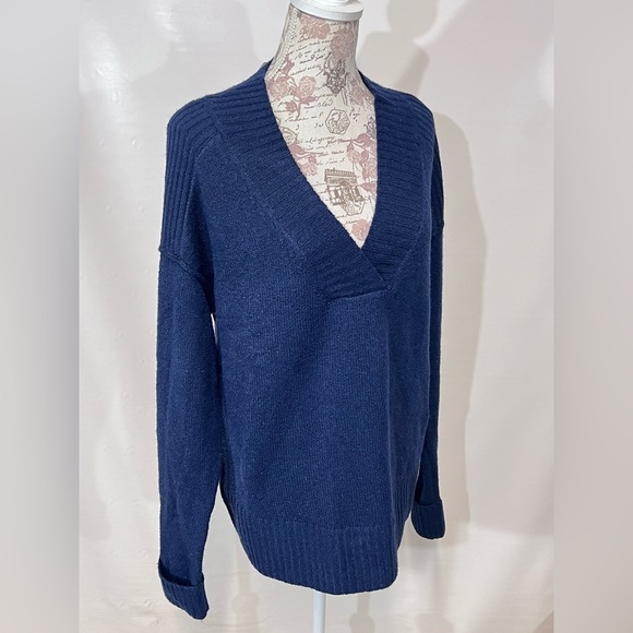 WONDERLY Navy blue oversized‎ V neck sweater size L. - Picture 8 of 12